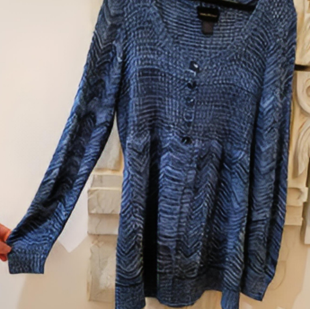 Sweater - Picture 2 of 4